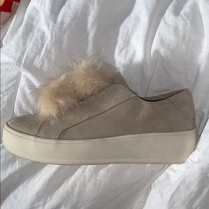 “Faded Glory Women’s Pom Twin Gore Shoe”